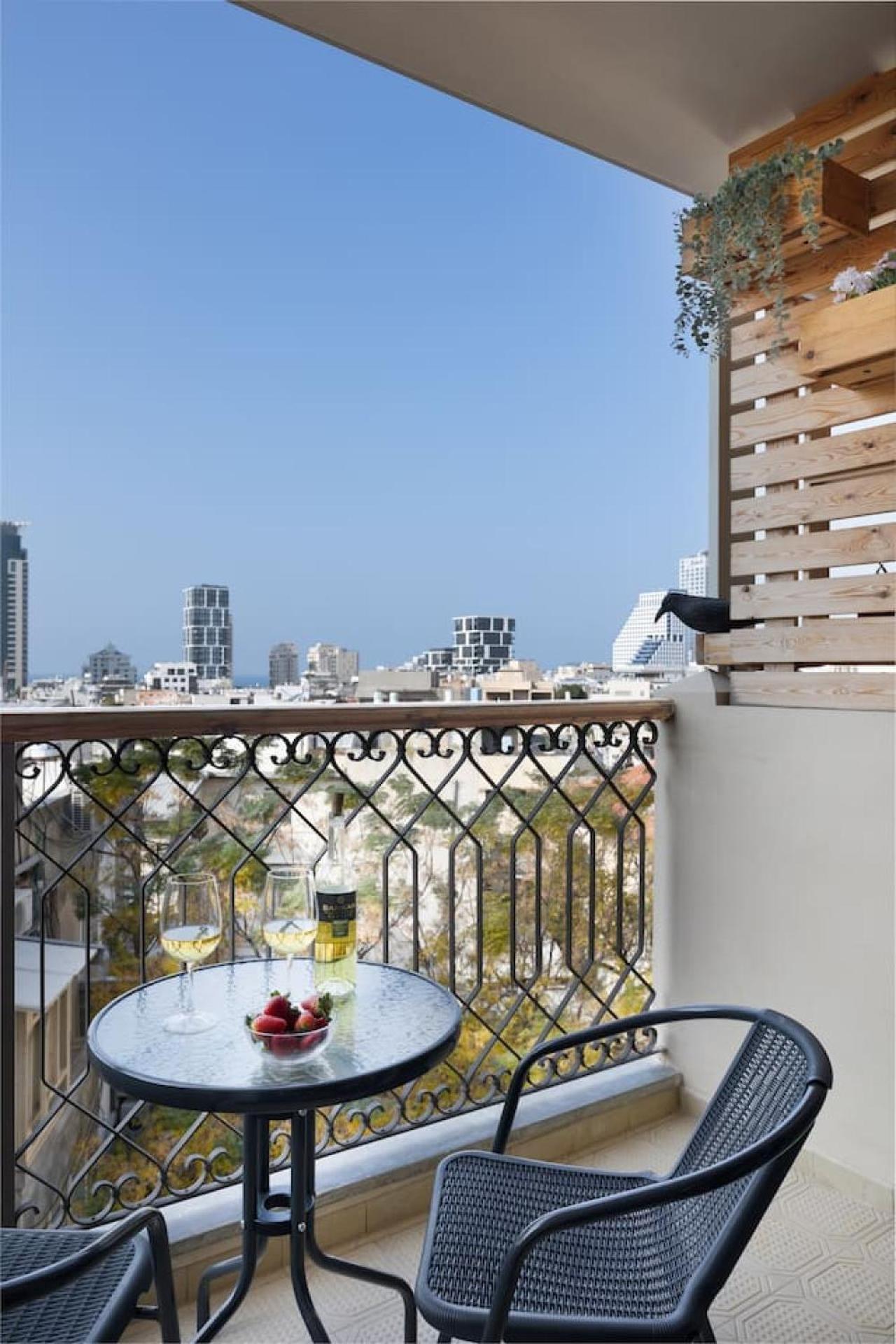 Elegant Apartment W Balcony & Mamad In Heart Of Tel Aviv By Sea N' Rent Exterior foto